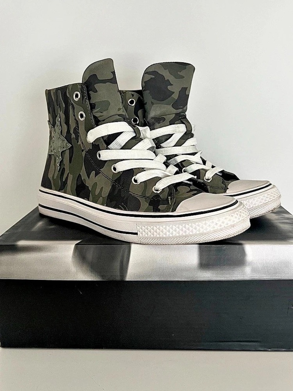 Skylar Camo High Top Sneakers US 6